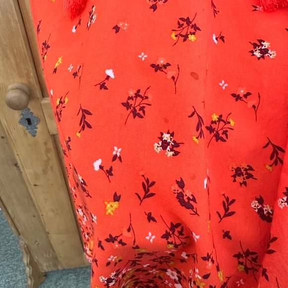 🎉Old Navy Pullover Sleeveless Red Floral Dress With Tassles at Neck Size Small - Picture 4 of 7